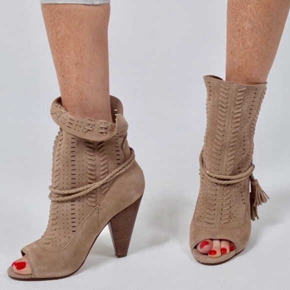 ⚡️LAST CALL⚡️Dolce Vita "Maddox" Peep Toe Booties - Picture 3 of 7